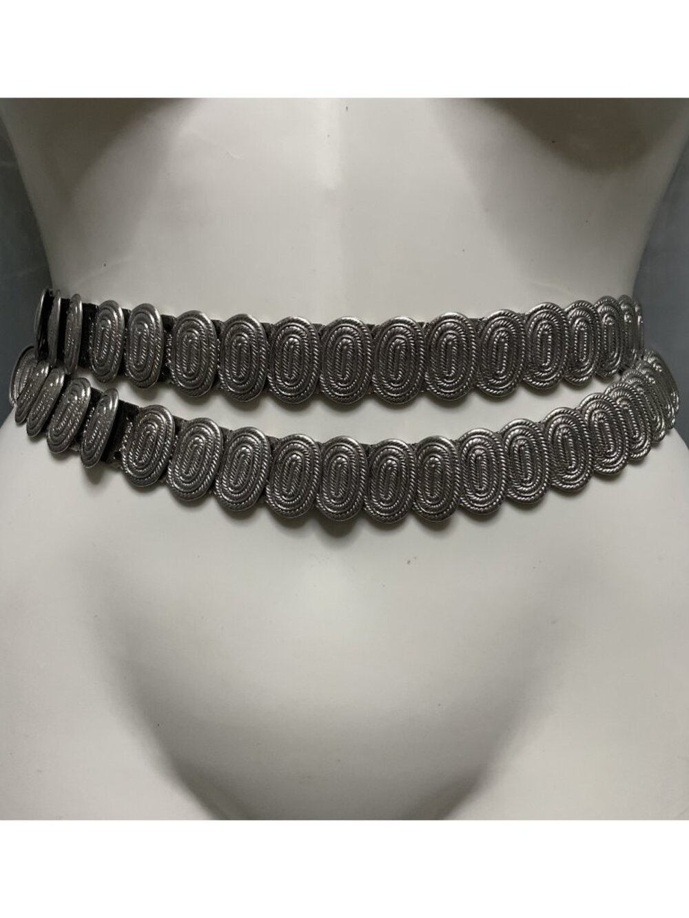 Vintage Silver Tone 49” Metal Oval Concho Medallion Stretch Elastic Waist Belt